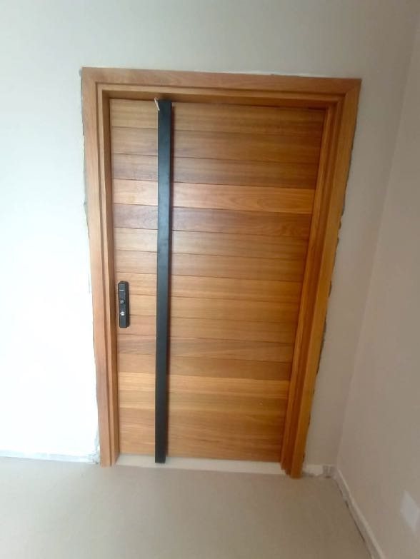 Porta sob medida em projeto especial